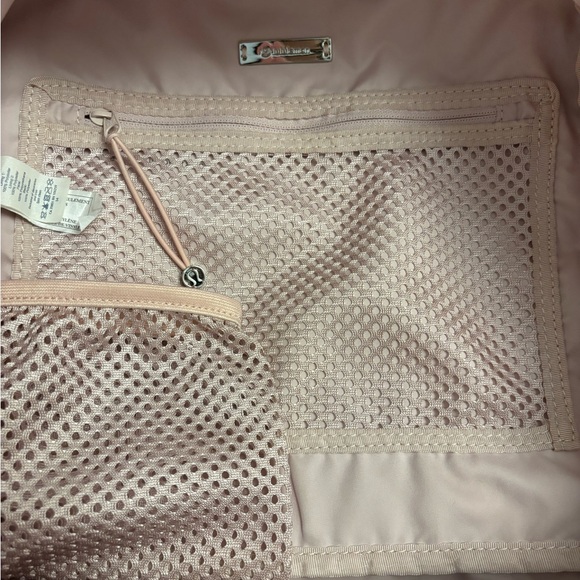 Lululemon - City Adventurer Backpack - 17L - Misty Pink - First Release !! 💖 - Picture 4 of 7